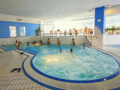 Aqua Hotel Kistelek - Gyógy- és wellness medence Kisteleken - ✔️ Hotel Aqua Kistelek - Akciós csomagok Termálfürdő belépővel