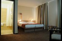 Balatoni szállodák - CE Plaza Hotel elegáns, kétágyas szabad szobája