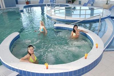 Akciós wellness hétvége az Aqua-Spa Wellness Hotelben Cserkeszőlőn - ✔️ Aqua Spa Hotel**** Cserkeszőlő - Akciós wellness csomagajánlatok félpanzióval Cserkeszőlőn