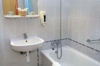 Hotel Ében fürdőszobája Zuglóban - akciós romantikus szálloda Zuglóban