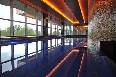 ✔️ Sheraton Hotel Kecskemét**** úszómedencéje - ✔️ Four Points by Sheraton Kecskemét ✔️ Sheraton Hotel Akció