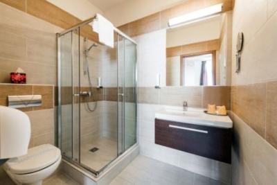 Garzon plaza hotel gyÅr szép fürdÅszoba a négycsillagos garzon ...