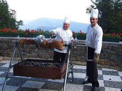 Hétvége Galyatetőn a Grand Hotel**** Galyában - grill terasz - ✔️ GrandHotel Galya**** Galyatető - Akciós félpanziós wellness hotel Galyatetőn a Mátrában