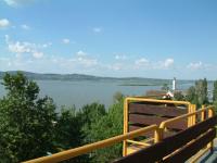 Panoráma a Hotel Piramisból a Velencei tóra Gárdonyban