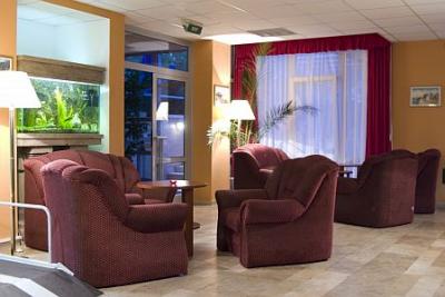 ✔️ Hotel SunGarden 4* Siófokon a Balatonnál, előtér - ✔️ Sungarden Wellness Hotel Siófok ✔️ Akció Sungarden Hotel!