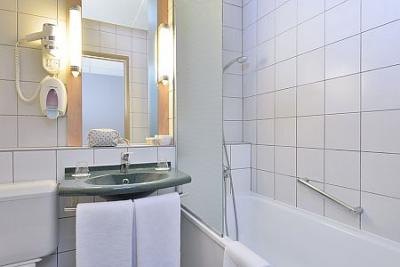 Ibis Budapest Citysouth*** fürdőszobája Budapesten - ✔️ Ibis Budapest Citysouth*** - Akciós Ibis Hotel Budapesten az Europarknál az Üllői úton